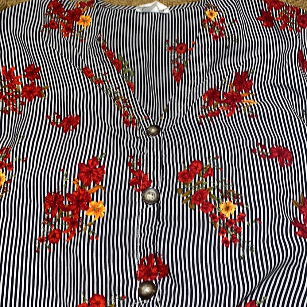 Short sleeve button down - Picture 4 of 8